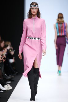 Российская неделя моды Mercedes Benz 2023 Александр Рогов розовое платье