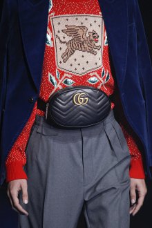Кожаная сумка женская на пояс Gucci