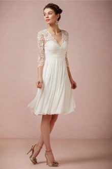 Кружевное свадебное платье миди