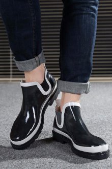 Резиновые ботинки черно-белые