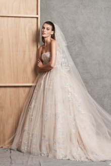 Свадебное платье айвори пастельных тонов