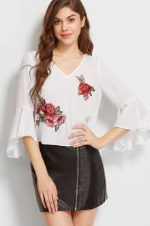 Блузка с цветами белая