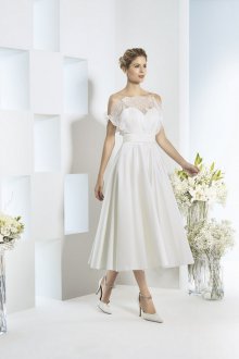 Атласное свадебное платье миди