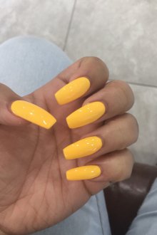 Желтый маникюр на длинные ногти