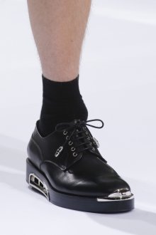 Модная мужская обувь на толстой подошве