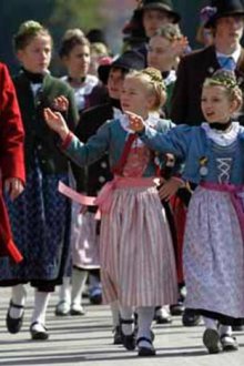Национальный немецкий костюм для девочки