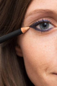 Как подвести глаза карандашом