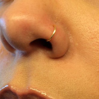 Традиционный пирсинг ноздри
