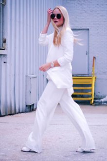 Блейзеры со свободным покроем: с чем носить белый пиджак
