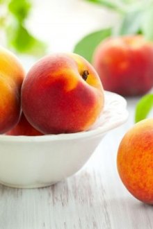 Особенности, свойства и применение персикового масла для лица