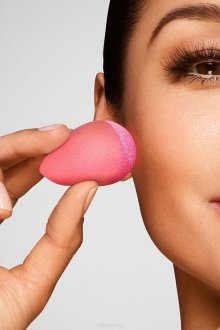 Как пользоваться спонжем для нанесения макияжа