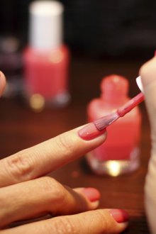 Как накрасить ногти без пузырьков
