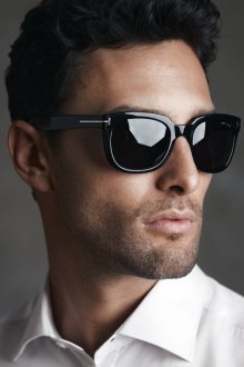 Стильные черные мужские солнцезащитные очки