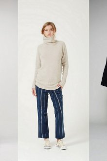 Стильные женские уличные образы с джинсами