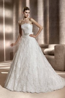 Свадебное платье с корсетом с вышивкой