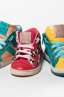 Разнообразие модной детской обуви