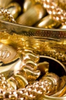 Быстро и эффективно: как почистить золотую цепочку