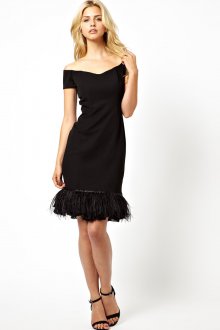 Черное ежедневное платье с перьями