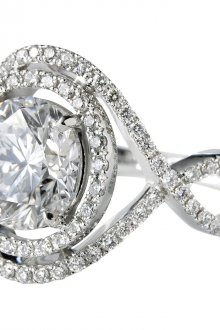 Шикарное золотое кольцо с россыпью бриллиантов