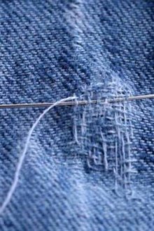Как зашить дырку на джинсах без заплатки