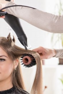 Особенности выпрямления волос феном