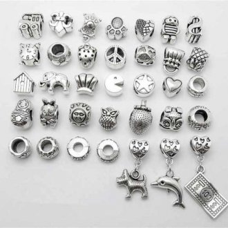 Разновидности серебряных подвесок-шармов во все времена
