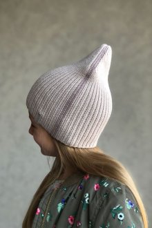 Дерзкая шапка-петушок для смелых модниц