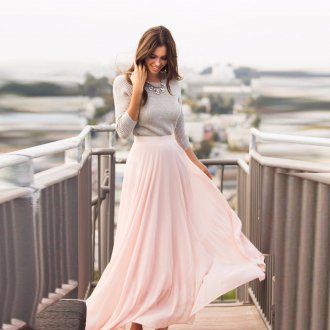 Розовая длинная юбка с блузкой