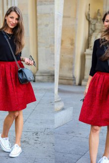 Красная вельветовая юбка с кедами
