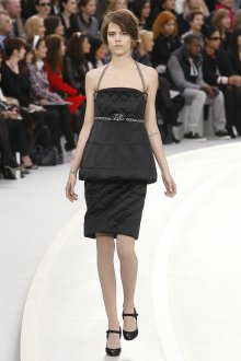 Черное необычное платье во французском стиле