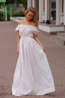 Длинное белое платье