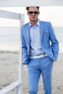 Модный голубой мужской летний костюм