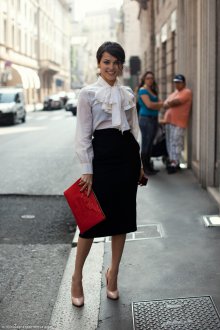 Женский образ с черной юбкой и белой блузкой в стиле business casual