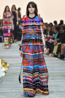 Длинное красивое платье в этническом стиле