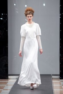 Белое свадебное винтажное платье с комбинированными рукавами