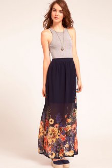 Темная юбка с цветочным принтом