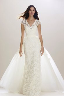 Красивое свадебное платье из плотной и кружевной тканей